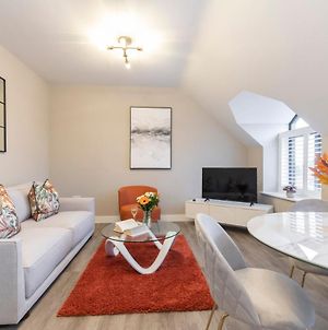 Elliot Oliver - Stylish Loft Style Two Bedroom Apartment With Parking Gloucester Exterior photo