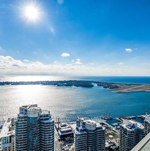 Downtown Waterfront Condominiums With Amazing Lake Views Toronto Exterior photo