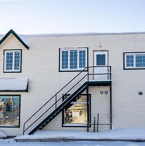 Nn - Flats On 4Th #2 - Downtown 2-Bed 1-Bath Apartment Whitehorse Exterior photo
