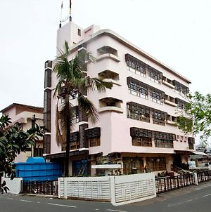 Hotel Rains Inn Guwahati Exterior photo