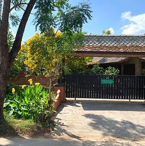 Beagles Green - Lanna Style Wooden Home And Garden Chiang Mai Exterior photo