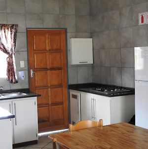 Zuch Accommodation At Pafuri Self Catering - Guest Apartment Polokwane Exterior photo