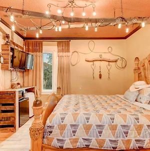 Wild Wild West Adventure-Themed Studio Gaslamp District! Located Near San Diego Downtown! Perfect For Your Quick Getaway! Apartment Exterior photo