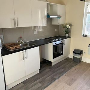 Nice And Quiet One Bedroom Flat London Exterior photo