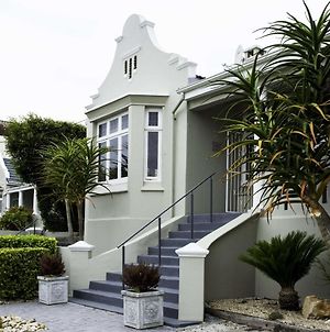 Conifer Beach House Bed & Breakfast Port Elizabeth Exterior photo