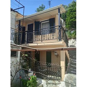 Alexandros Village House Agios Matthaios  Exterior photo