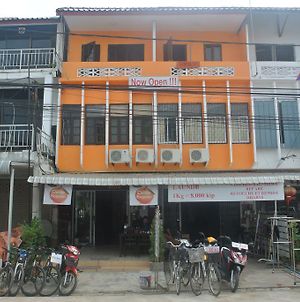 Orange Backpacker Hostel Vientiane Exterior photo