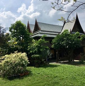 Mister ti Hom Steay Reuaon Cheong Nang Villa Sampran Exterior photo