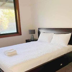 Cheerful 2 Bedroom House With A Beautiful Veranda Geelong Exterior photo