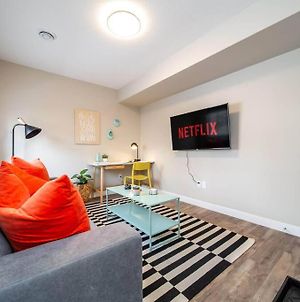 New, Euro-Style Suite, Whyte Avenue, Netflix, Sleeps 6! Edmonton Exterior photo