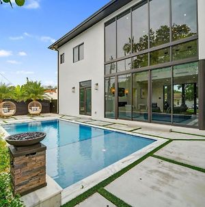 Modern Luxe 4Br Home Private Heated Pool And Parking Miami Exterior photo