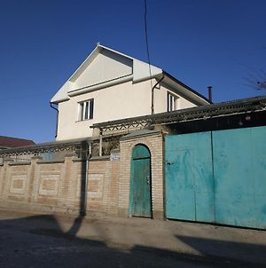Гостевой Дом Saltanat Apartment Karakol Exterior photo