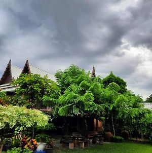 Mister ti Hom Steay Reuaon Chmnad Villa Sampran Exterior photo