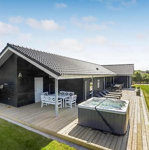 Stunning Home In Hadsund With Five Bedrooms And Wifi Exterior photo