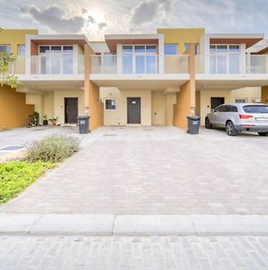 Alluring 3Br Townhouse At Damac Hills 2, Dubailand By Deluxe Holiday Homes Exterior photo