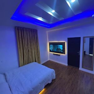 Lustro Serviced Apartment - Central Yaba Lagos Exterior photo