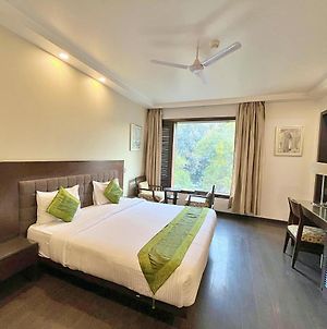 Amber Inn By Orion Hotels New Delhi Exterior photo