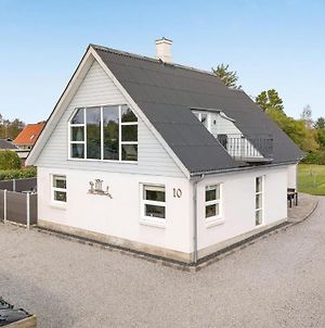Beautiful Home In Hadsund With 5 Bedrooms And Wifi Exterior photo