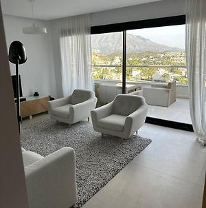 Contemporary 3 Bed Penthouse With Sea And Mountain View In La Quinta Apartment Benahavis Exterior photo