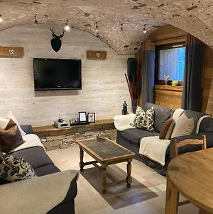 Two Bedroom Apartment La Voute, Chandon Near Meribel - Sleeps 4 Adults Or 2 Adults And 3 Children Les Allues Exterior photo