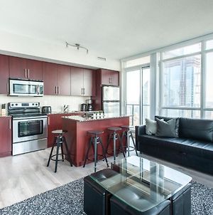 Downtown Central Two Bedrooms With Amazing Lake And City Views, One Free Parking Toronto Exterior photo