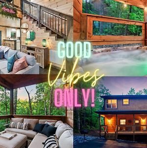 The Knotty Bear Retreat - Built In 2022 - Private Fire Pit - Hot Tub - Game Room - 2 King Beds - Parking For 3 Cars - Central Location Sevierville Exterior photo