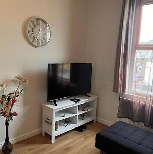 2 Bed Flat In Canning Town Apartment London Exterior photo