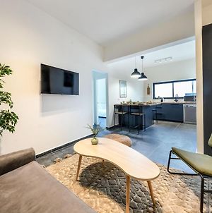 Designed 3 Bedroom Apartment In Frenkel Tel Aviv Exterior photo
