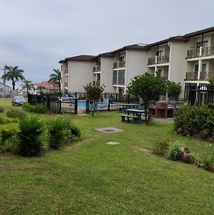 Topanga Holiday Apartment Uvongo Beach Exterior photo