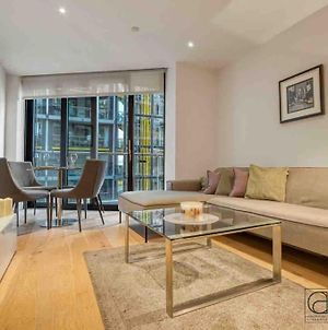 Luxury & Modern- One Bedroom Apartment With A River View ! London Exterior photo