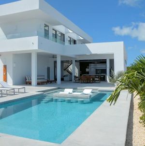 Ultra Modern Villa - Great Location And Ocean View Long Bay Exterior photo