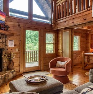 Cozy Cabin With Hot Tub And Community Pool Villa Pigeon Forge Exterior photo