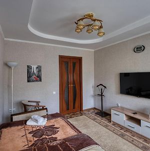 Cozy And Spacious Room In My Two-Room Apartment - Уютная И Просторная Комната В Моей Двухкомнатной Квартире Almaty Exterior photo