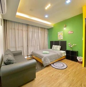 Queen Bed With View Block B Kk Times Square Apartment Kota Kinabalu Exterior photo