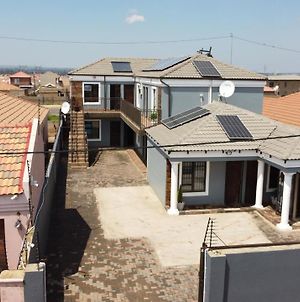 Dandrom Guest House Soweto Exterior photo
