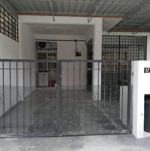 Cozy 17 Klia Sepang With 2 Airconds & Wi-Fi Villa Banting  Exterior photo