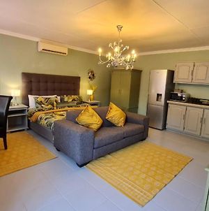 Arum Lily Guest Rooms Pretoria Exterior photo