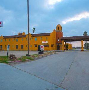 Oyo Hotel Kingsville - Hwy 77 Exterior photo