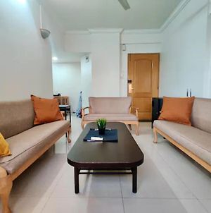 2 Bhk Cozy Apartment W/ Netflix And Wifi In Bandra Mumbai Exterior photo