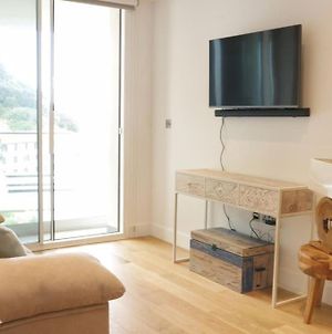 Beautiful Luxe Studio With Views Of Straits Apartment Gibraltar Exterior photo