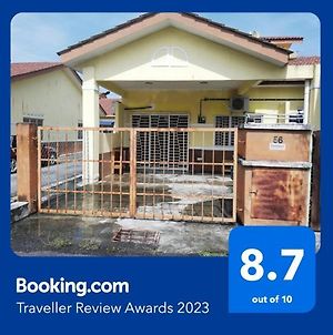 Cozy Cottage Klia Sepang With 3 Airconds & Free Wi-Fi Banting  Exterior photo
