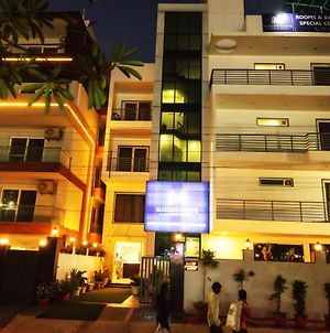 Mavens White Artemis Hospital Road Sector 52 Gurgaon Hotel Exterior photo