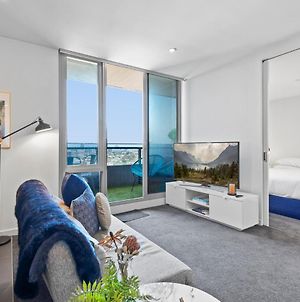 Chic 1-Bed With Balcony Views And Amenities Apartment Melbourne Exterior photo