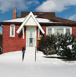 Bungalow 3 Bedrooms Space Share Toronto Canada Exterior photo