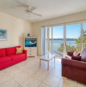 Bayview Oceanside Condo With Pool And Private Balcony St. Petersburg Exterior photo