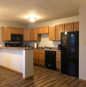 Spacious 2 And 3 Bedroom Newly Furnished Apartments Close To Rivian Bloomington Exterior photo