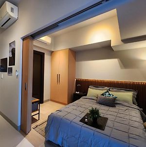 8U Uptown Parksuites With Balcony And Free Parking Bnew Unit Manila Exterior photo
