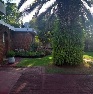 Gastehuis 17 Hotel Bloemfontein Exterior photo