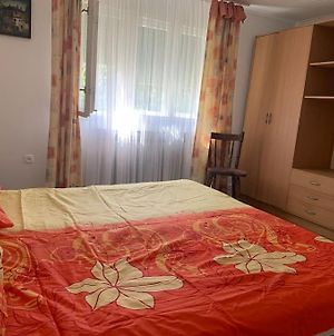 Cheerfull 2-Bedroom With Patio. Close To All Ameneties. Zagreb Exterior photo