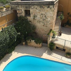 Studio Apartment With Pool In House Of Character. Birkirkara Exterior photo